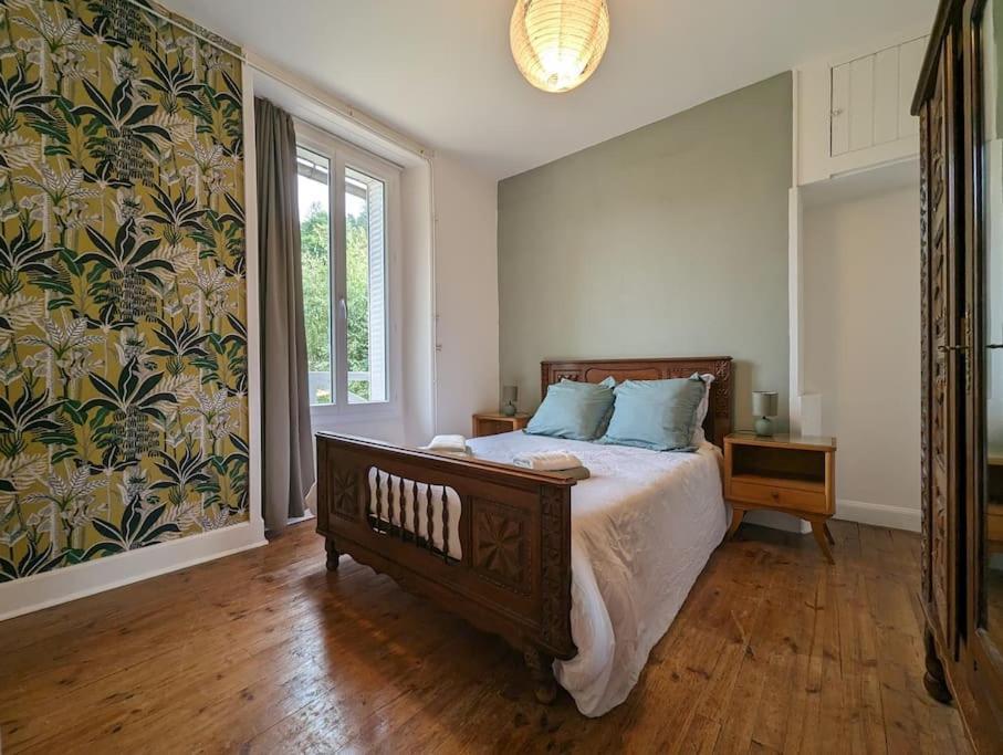 Maison Des Annees 30 - Vic-Sur-Cere - 14 Personnes Ngoại thất bức ảnh